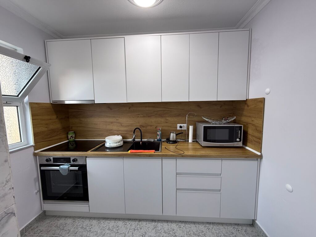 Jepet me qira apartament 3+1 në Bulevardin Zogu I, pas Fakultetit të Shkencave.