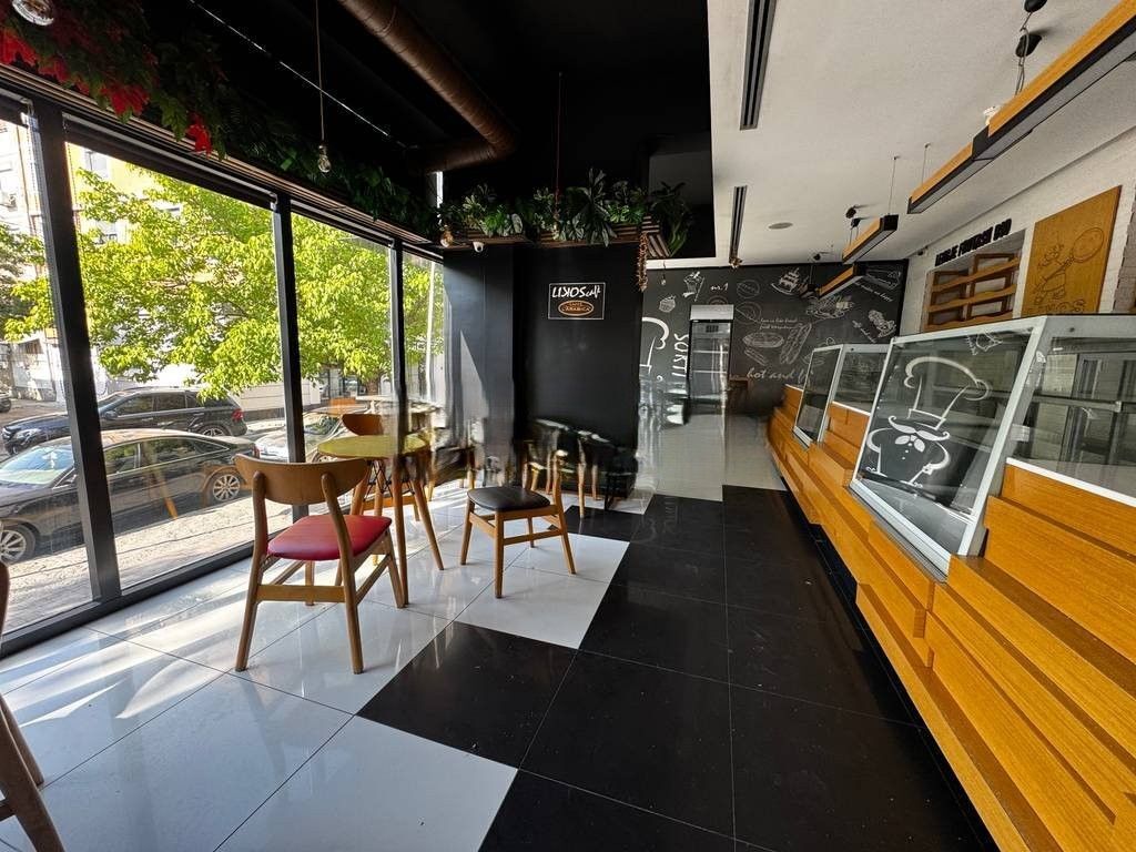 JAPIM ME QIRA DYQAN DHE AKTIVITET PER RESTAURANT, FURRE BUKE, PASTICERI 3,500 € /Muaj