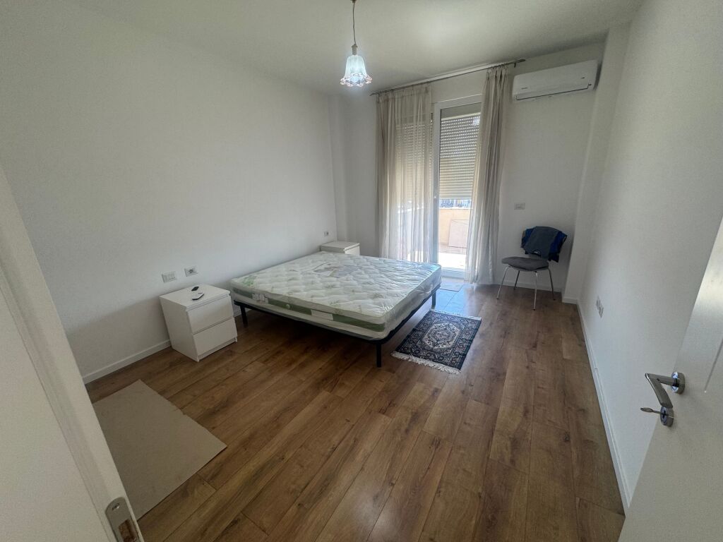 Apartament me qira tek shkolla 1 Maji
