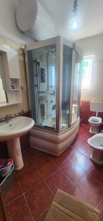 Apartament 2+1 me qira – Rruga Zonja Çurre, prane Shkolles se Baletit, Tiranë