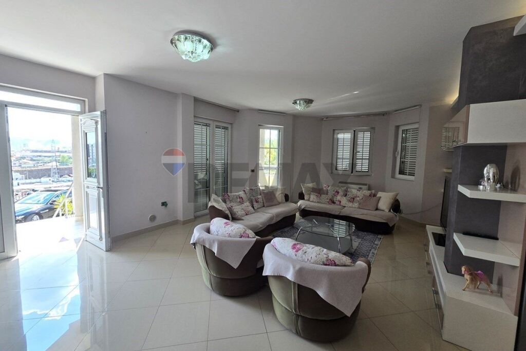 Villa su 2 piani in affitto a Paskuqan