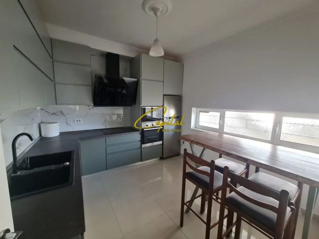 APARTAMENT ME QIRA 2+1+2 KOPSHTI BOTANIK 80.000 LEKE