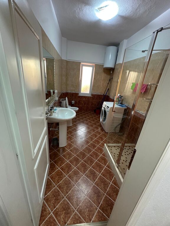 Qera, Apartament 2+1, Fakultetit Ekonomik