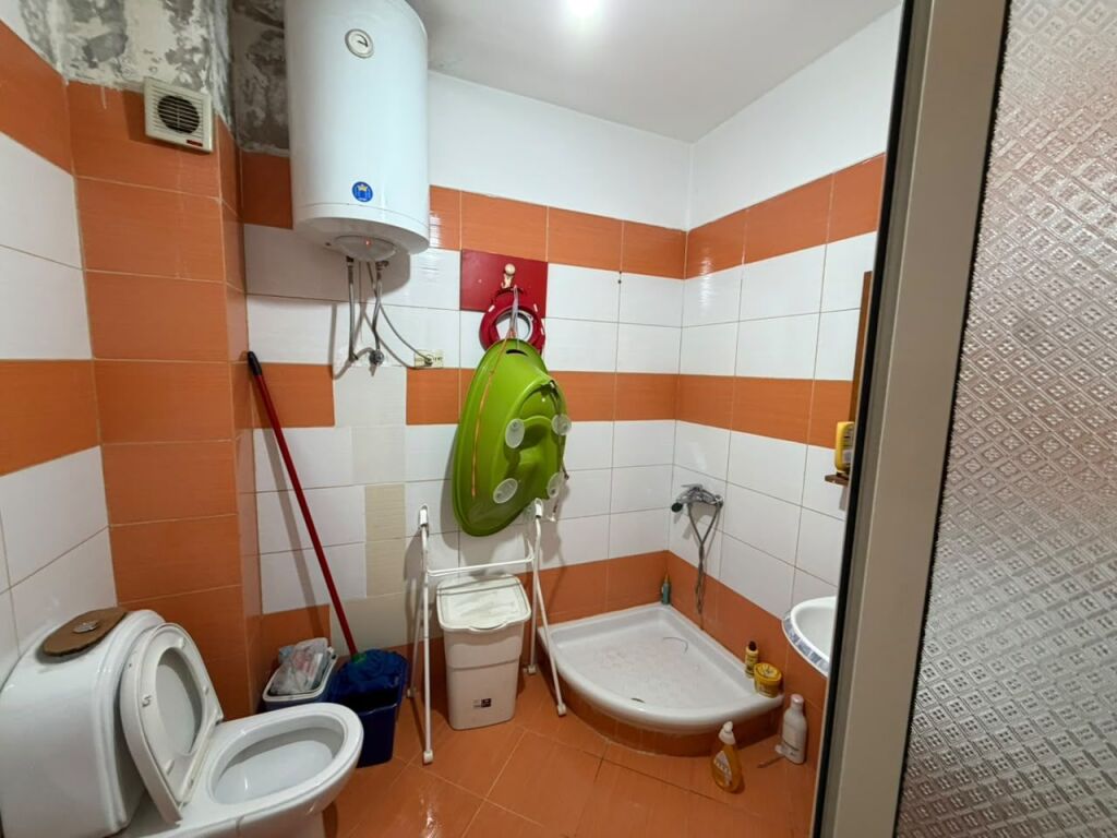 🏠 Apartment 2+1 for rent 📍 Area: Near the Terminal, Yellow Buildings, Casa Italia 🏢 Floor: 4 🛏️ Type: 2+1 💰 Price: 40,000 lek/month