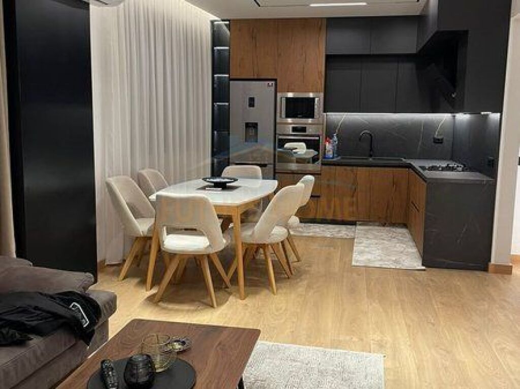 Shitet, Apartament 2+1, Unaza e Re