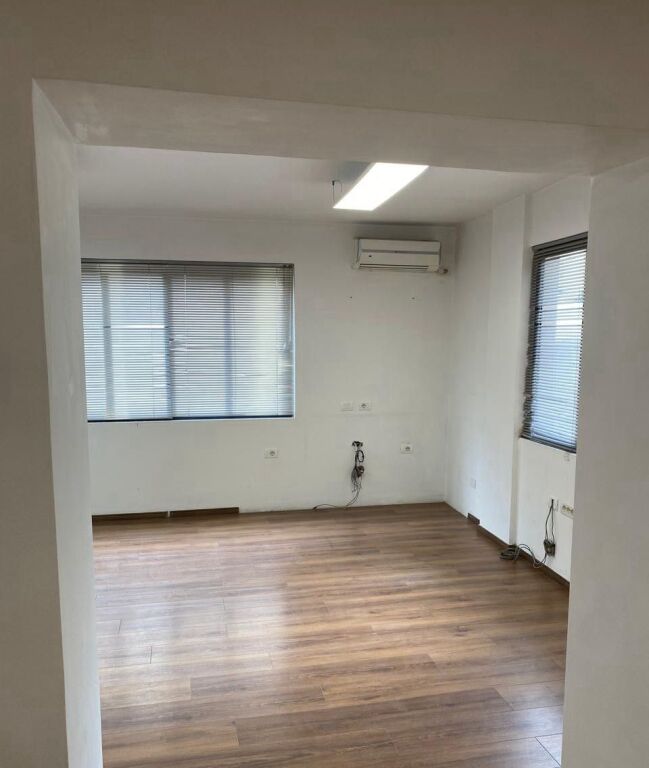 Qera | Ambjent Biznesi | Rruga Myslym Shyri | 450 €/muaj