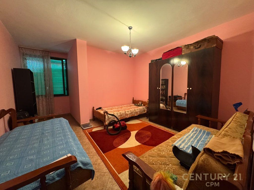 Apartment 2+1 for sale at the 21 Dhjetori intersection!