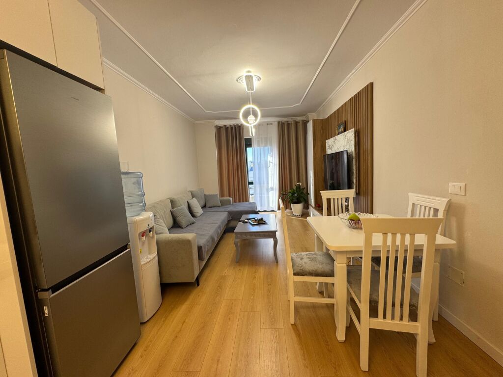 Shitet Apartament 1+1