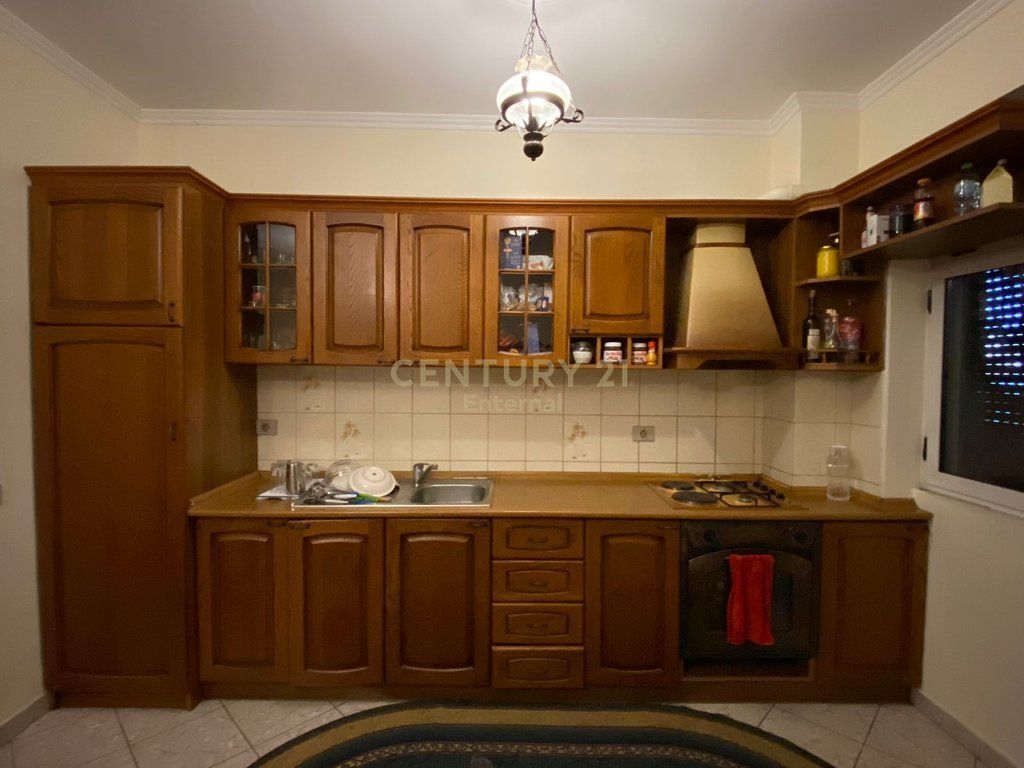 SHITET APARTAMENT 2+1+2 – TEK URA E NISHARAKUT! 273,000 € 25,000,000 Lekë