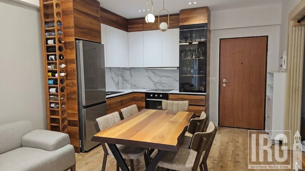 Jepet apartament 1+1+Post Parkimi me qira ne Sarande , Rruga Butrinti , 30 metra nga deti .