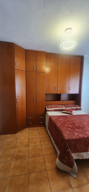 Apartament 2+1 me qira – Rruga Zonja Çurre, prane Shkolles se Baletit, Tiranë