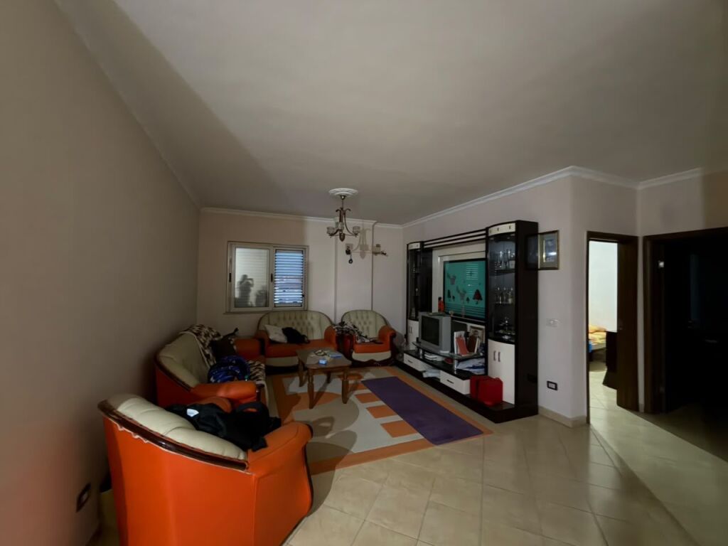 🏠 Jepet me qira apartament 2+1 📍 Zona: Pranë Terminalit, Pallatet e Verdha, Casa Italia