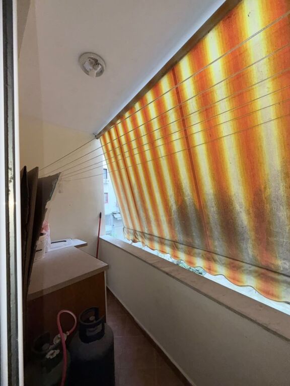 Shitet apartament 4+1 tek Pallatet Cabej