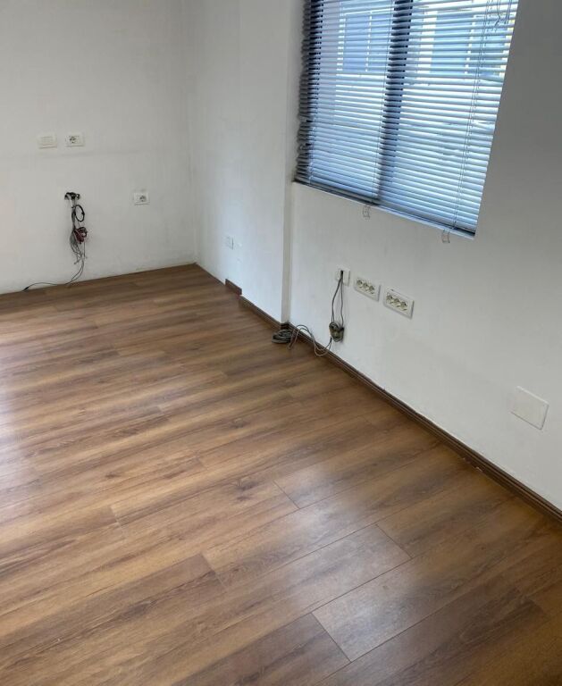 Qera | Ambjent Biznesi | Rruga Myslym Shyri | 450 €/muaj