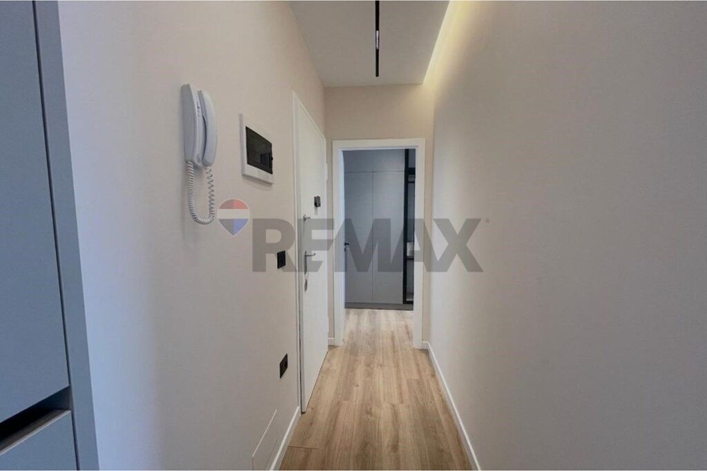 Shitet Apartament 2+1 Tek Aura Laprake