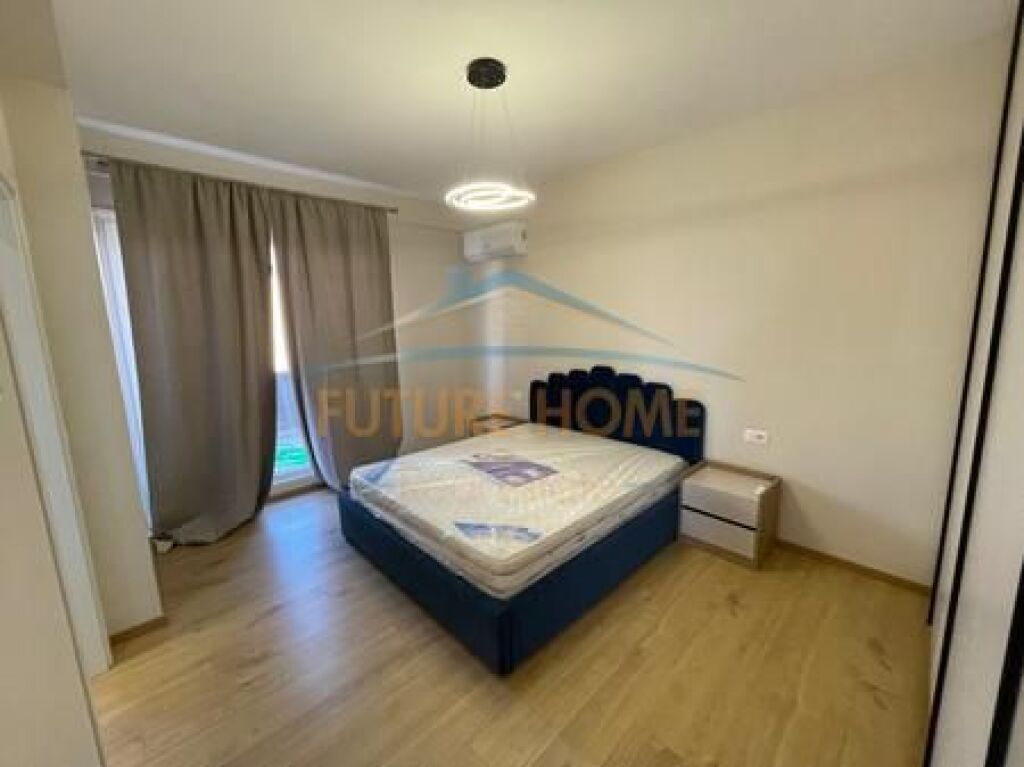 In vendita, Attico 2+1+2+Veranda+2 Posti Auto, Viale Giovanna d'Arco, Tirana