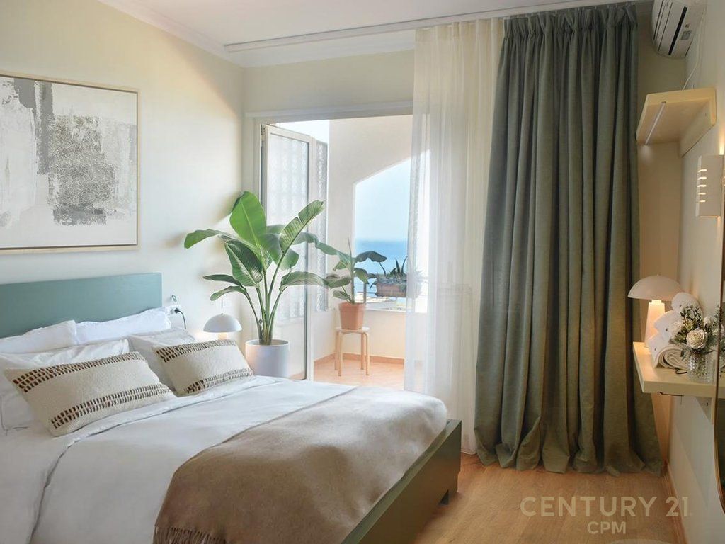 Shitet apartament me pamje nga deti ne Vlore