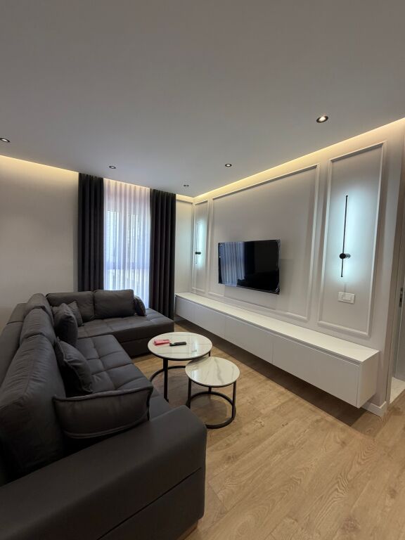 Apartment 1+1 I sapo mobiluar ne qender te selvia
