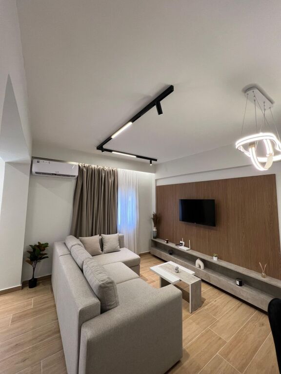 Shitet Apartament 1+1 ne Vlorë , Transballkanike , Lungomare , Uji i Ftohte .