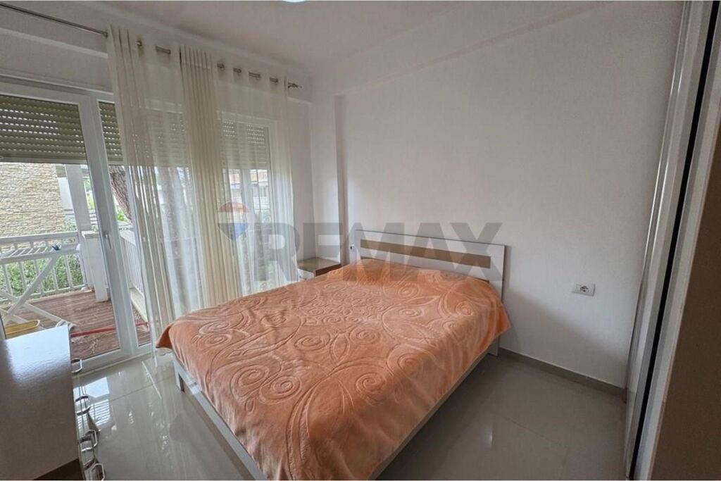 Apartament 2+1 me verande ,Gj. i Lalzit