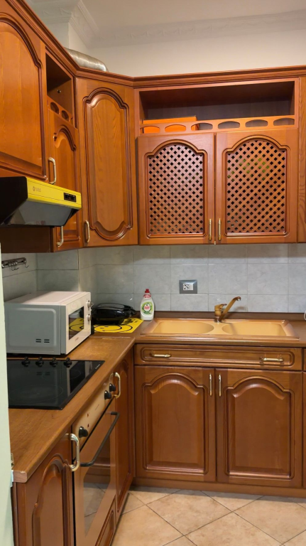 Jepet me qera apartament 2+1, te Rruga e Elbasanit