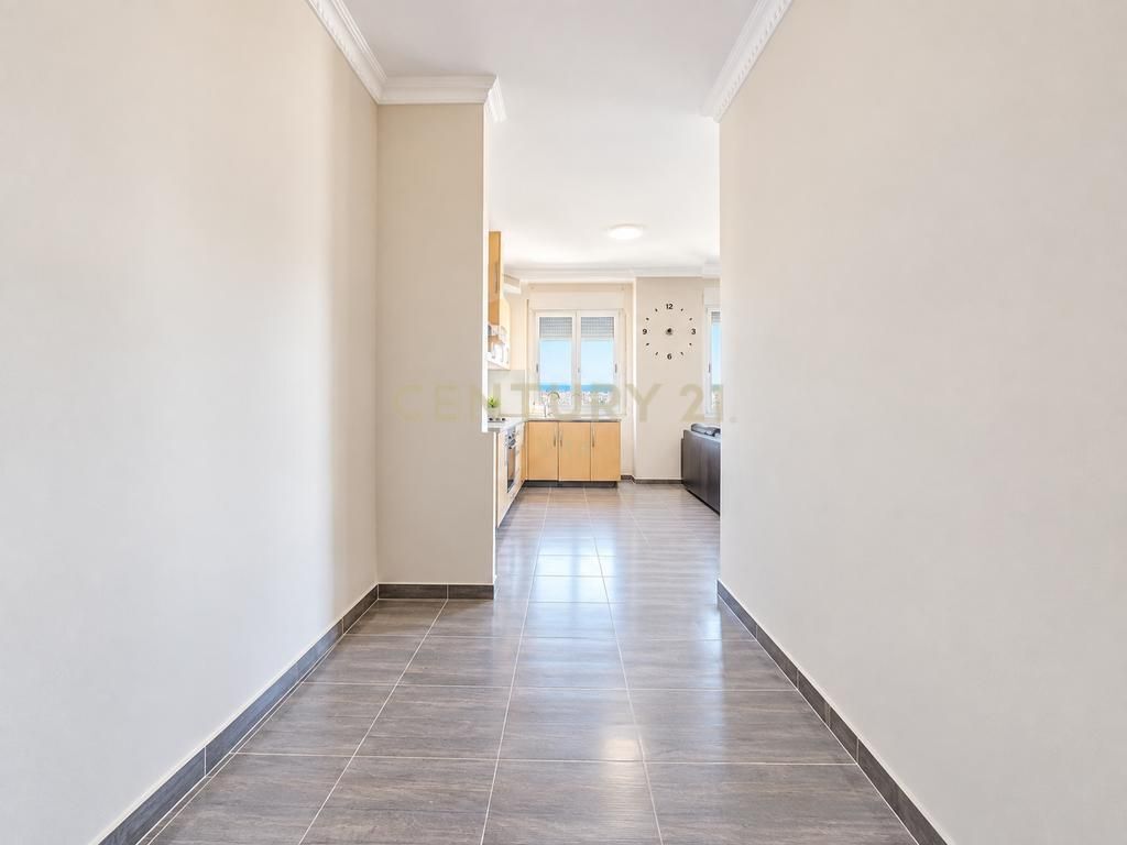 APARTAMENT 2+1+2 TUALETE + BALLKONE ME PAMJE TE LIRE ORJENTIM JUG-LINDJE-PERENDIM GJITH KOHES DRITE ,TEK STADIUMI !!