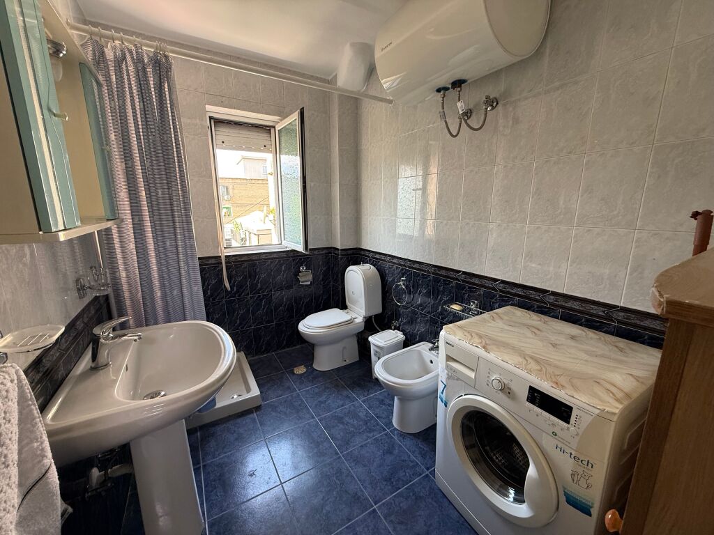 Jepet me qira apartament 3+1 në Bulevardin Zogu I, pas Fakultetit të Shkencave.