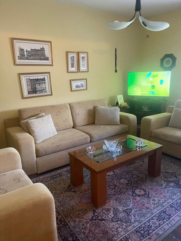 Jepet me qira apartament 2+1 në qendër të Tiranës