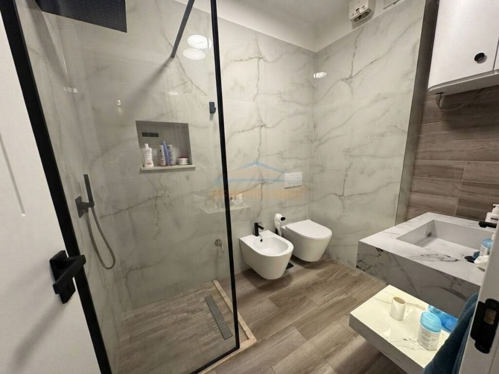 Qera, Apartament 1+1, Komuna e Parisit, Tiranë