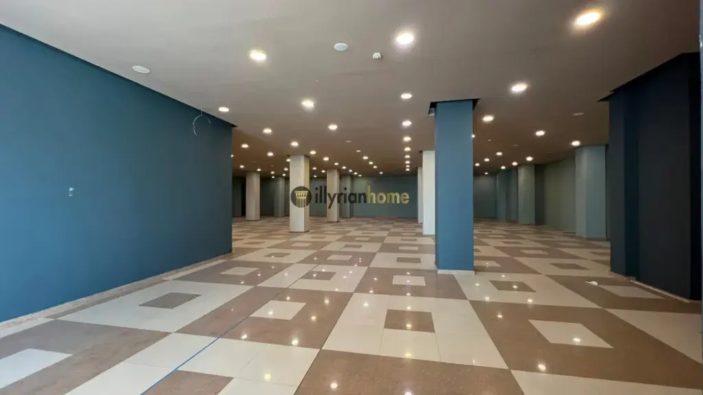 LOCALE COMMERCIALE IN AFFITTO – VICINO A STELA RESORT