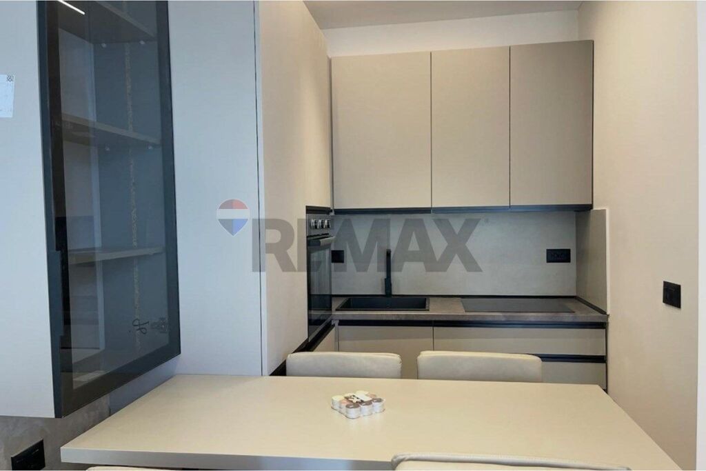 Shitet Apartament 2+1 Tek Aura Laprake