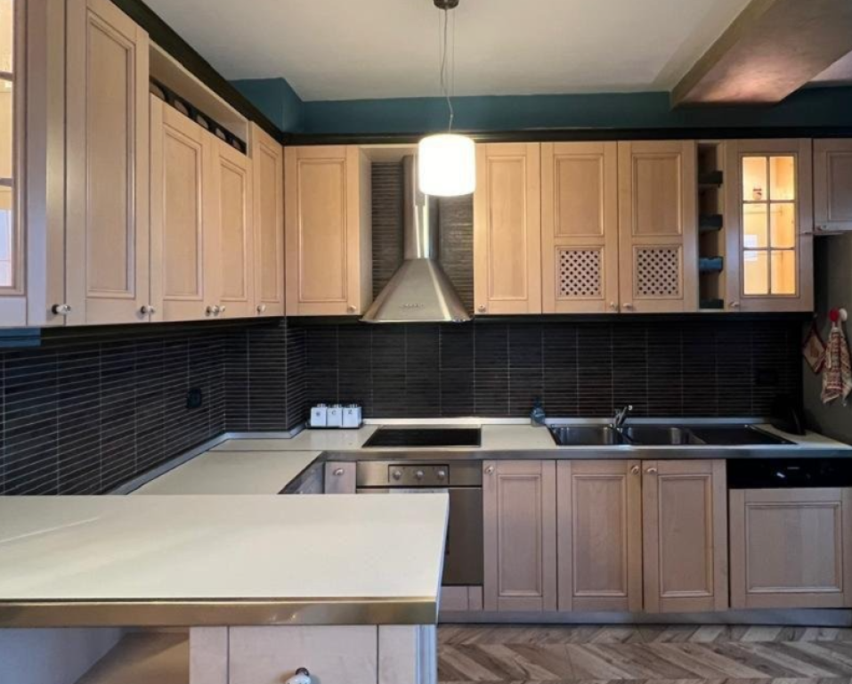 Shitet apartament 2+1+2 tek Rruga Mine Peza , Rruga e Durresit , Zogu i Zi !250.000 euro!!