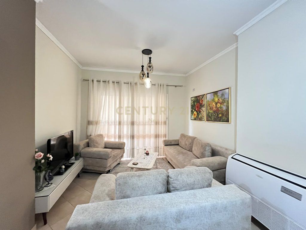 Jepet me qira apartament 2+1 mbikalimi Komunes se Parisit
