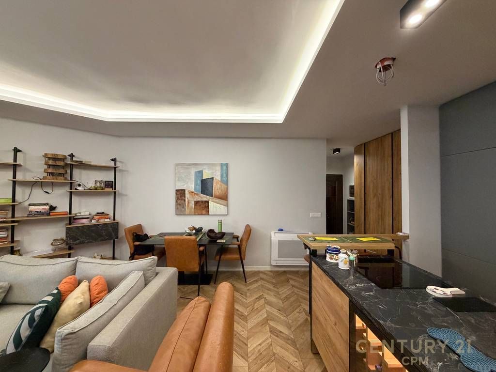 Apartament 2+1 per shitje tek Komuna e Parisit