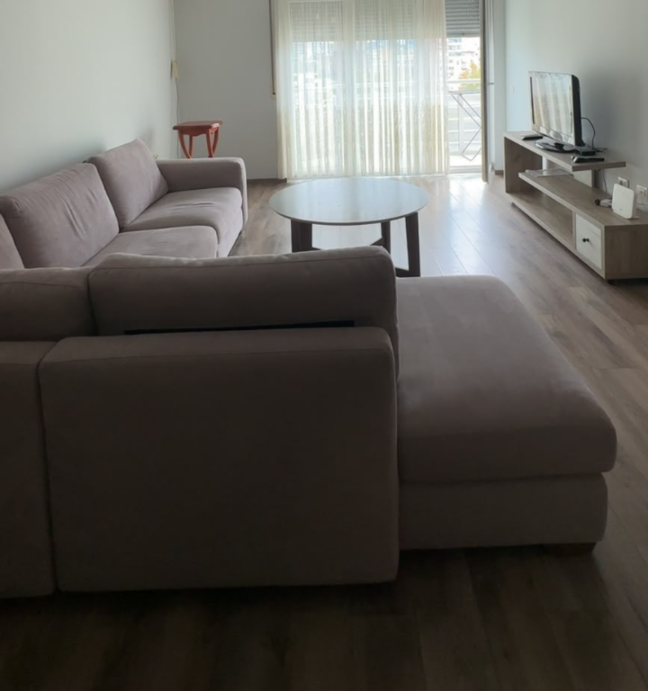 Jepet apartament 1+1 me qira tek Rruga Don Bosko , prane Pasticeri Aroma , Rruga Jordan Misja !60.000 leke!!