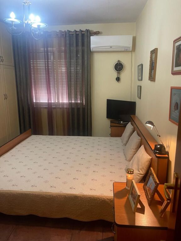 Jepet me qira apartament 2+1 në qendër të Tiranës