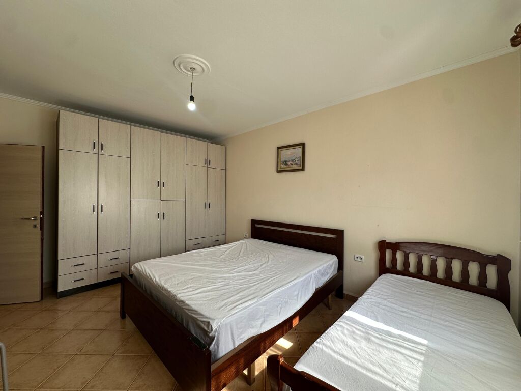 Apartament 1+1 per shitje! Pallati me Shigjeta