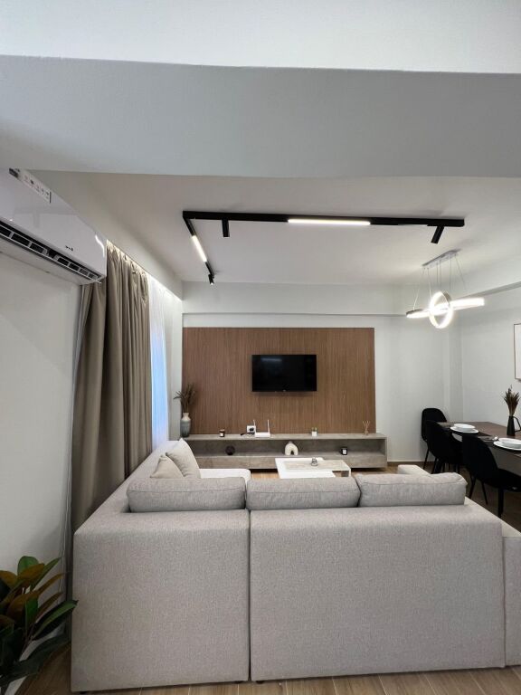 Shitet Apartament 1+1 ne Vlorë , Transballkanike , Lungomare , Uji i Ftohte .