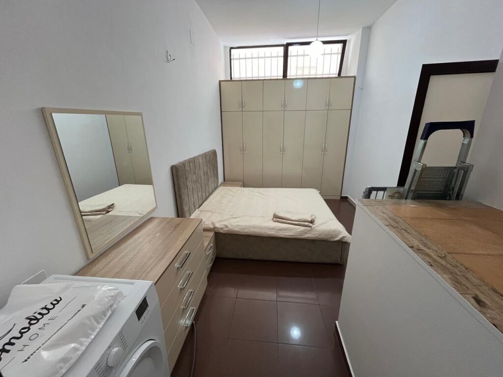 🏢Ne zonen e 5 Majit,jepet me qera apartament 1+1 i mobiluar.45,000 Leke
