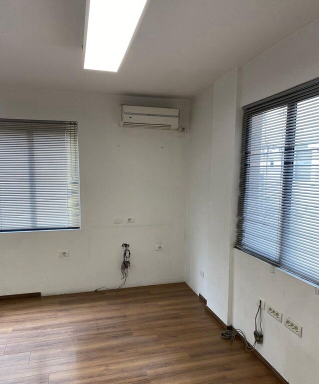 Qera | Ambjent Biznesi | Rruga Myslym Shyri | 450 €/muaj