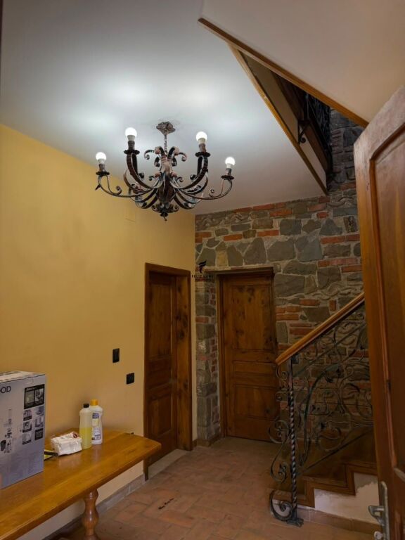 FOR SALE 3-STORY VILLA NDROQ 77,000,000 LEKE  FH-93591