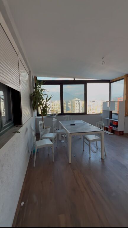Shitet Apartament 2+1+2 me Verandë - Ngjitur me Deliorgjin, Rr. e Kavajës, Tiranë
