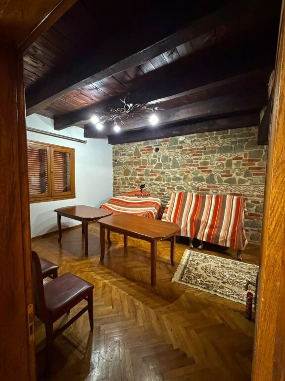 FOR SALE 3-STORY VILLA NDROQ 77,000,000 LEKE  FH-93591