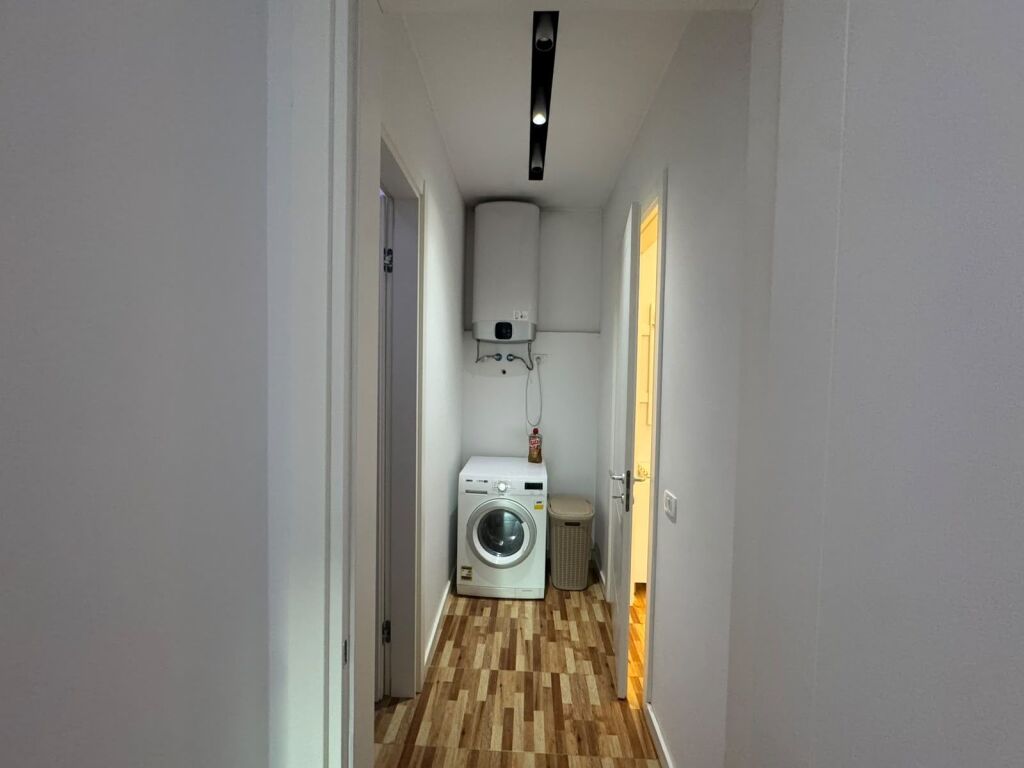 Jepet me qira apartament 1+1+parkim tek Kompleksi Delijorgji, Rruga e Kavajës