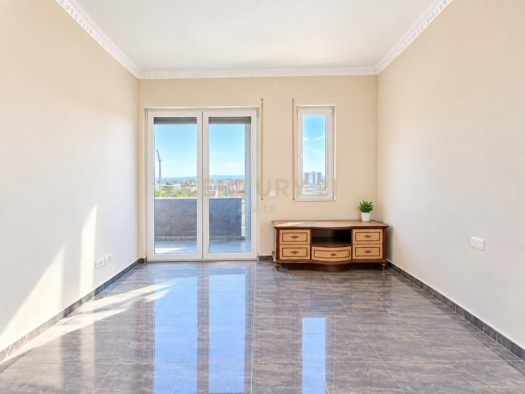 APARTAMENT 2+1+2 TUALETE + BALLKONE ME PAMJE TE LIRE ORJENTIM JUG-LINDJE-PERENDIM GJITH KOHES DRITE ,TEK STADIUMI !!