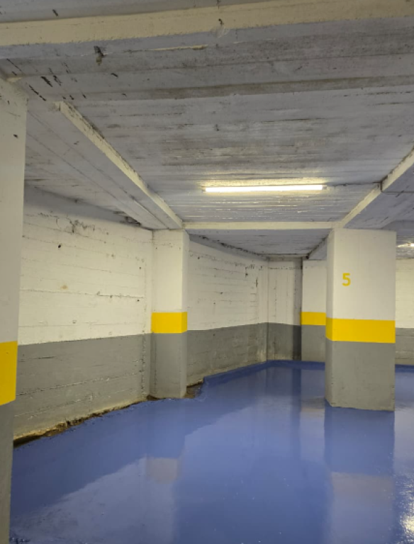 SHITEN POSTE PARKIMI 120 m² | PËRBALLË DELIJORGJIT