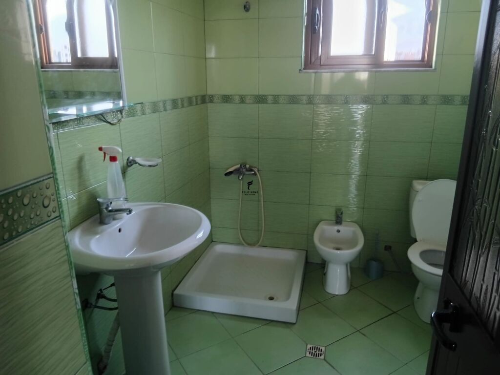 APARTAMENT ME QERA 1+1 BULEVARDI I RI 50.000 LEKE FH-93603