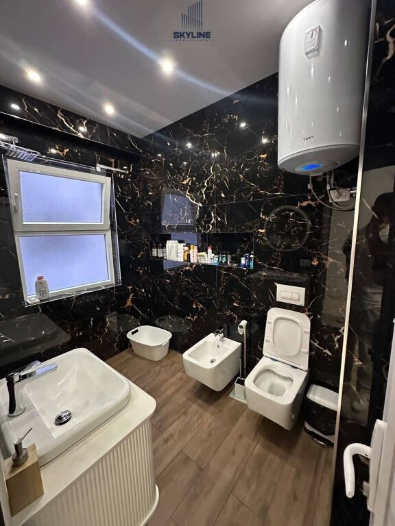 Shitet Apartament 2+1 në Yzberisht