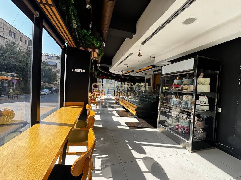 JAPIM ME QIRA DYQAN DHE AKTIVITET PER RESTAURANT, FURRE BUKE, PASTICERI 3,500 € /Muaj