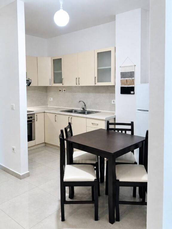 Jepet Me Qera Apartament 1+1+1 Ballkon